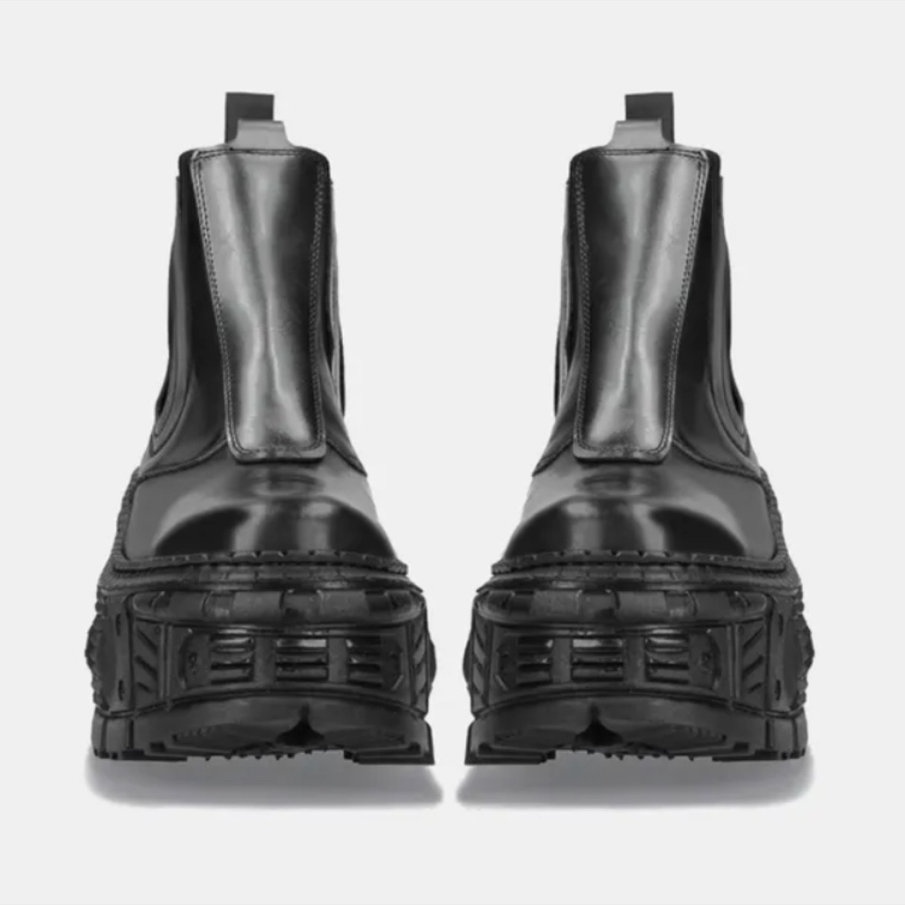 Boots - Picture 4 of 9